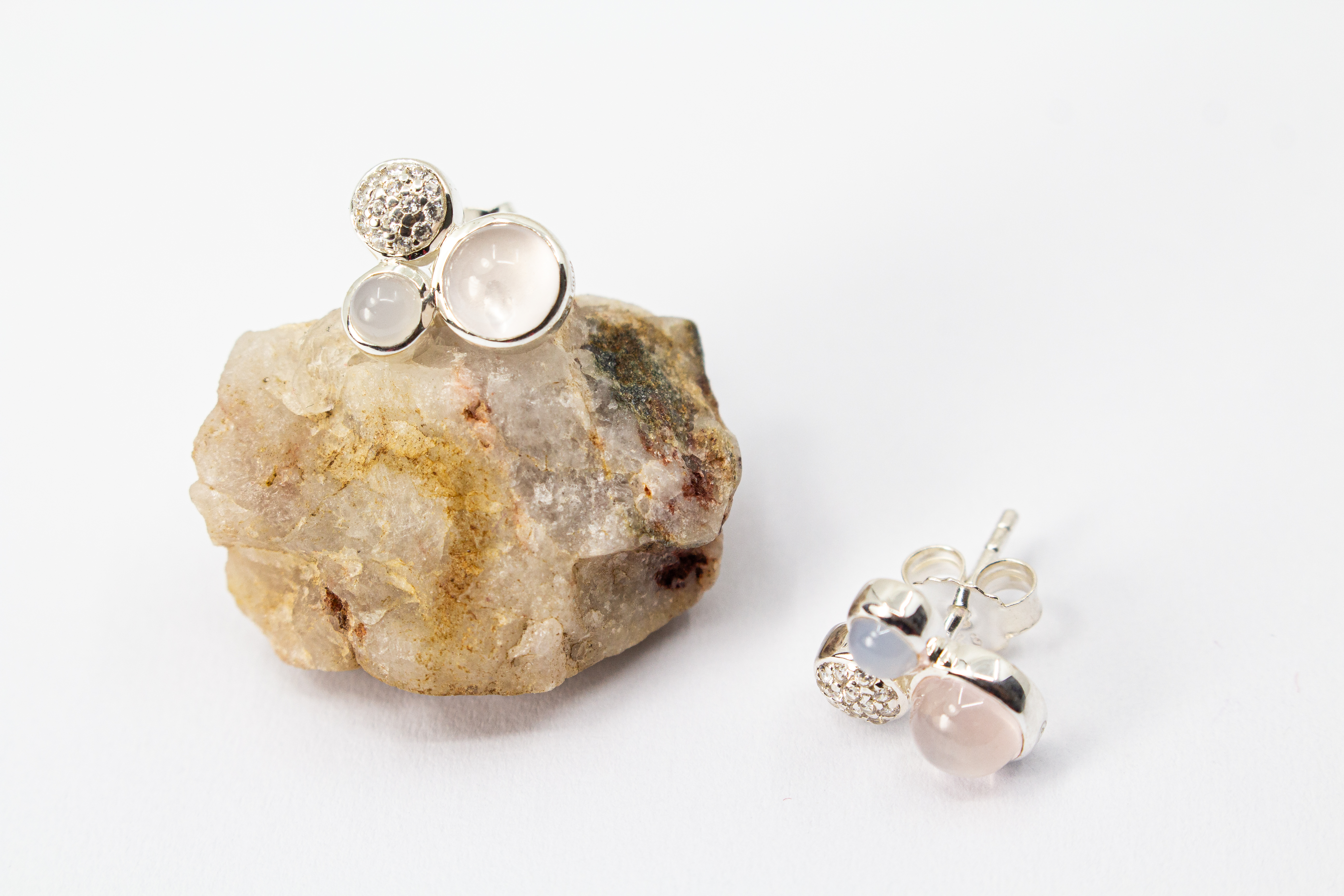 925 Silber Ohrstecker „Pastel Glow“ mit Rosenquarz, Chalcedon & Zirkonia