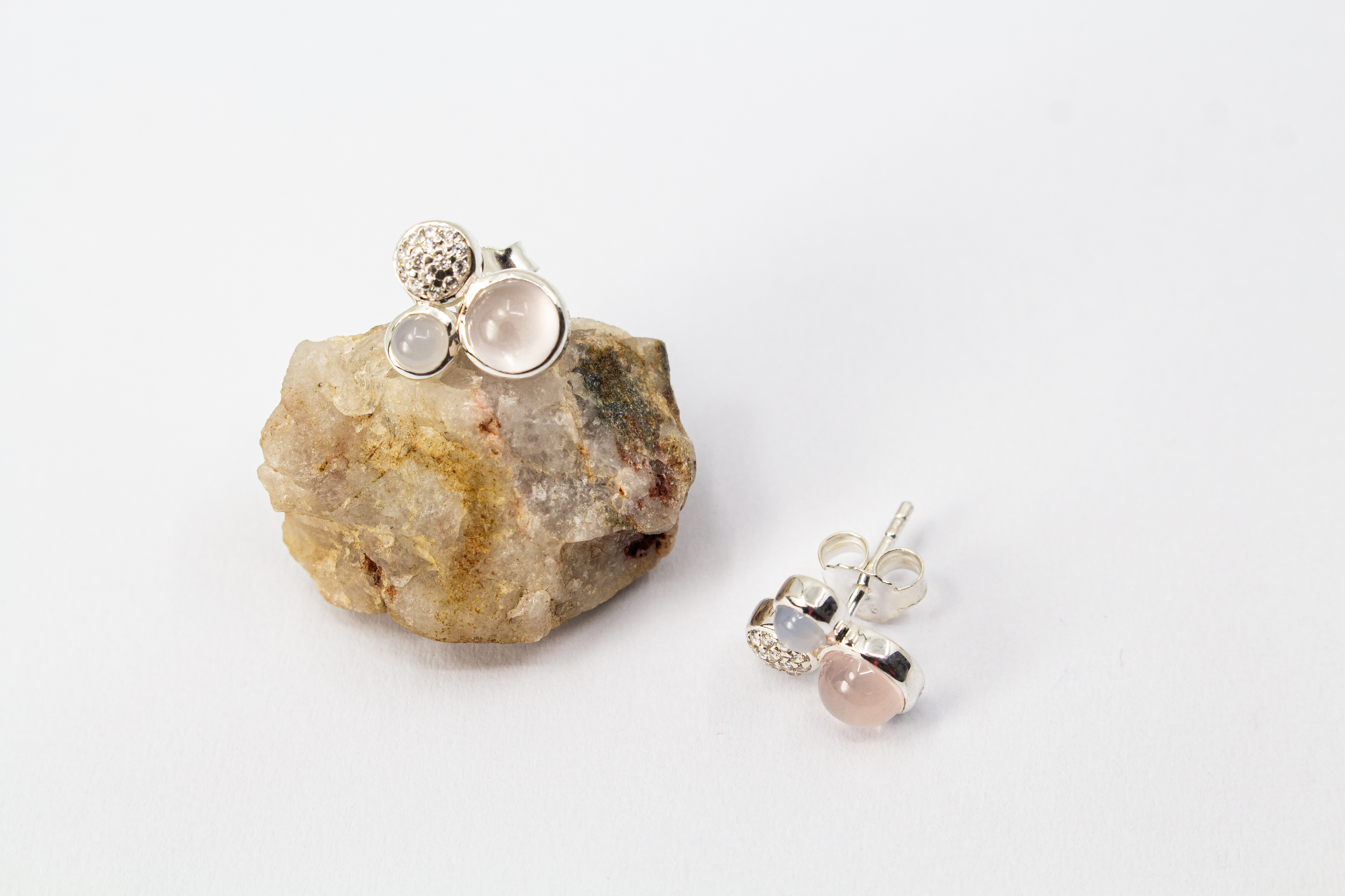 925 Silber Ohrstecker „Pastel Glow“ mit Rosenquarz, Chalcedon & Zirkonia