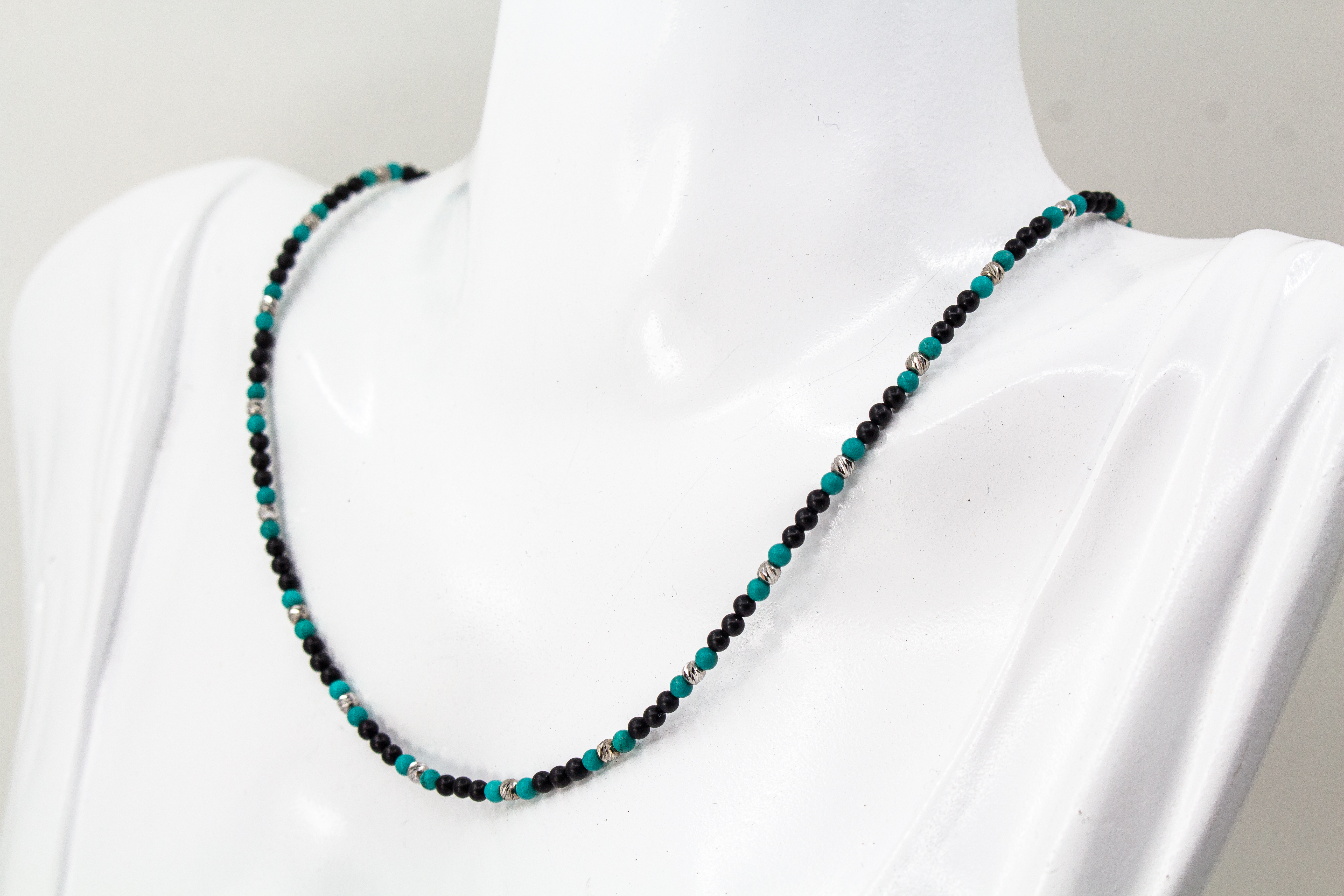 Edelsteinkette „Deep Horizon“ – Halskette aus Onyx, Türkis und rhodiniertem 925 Silber