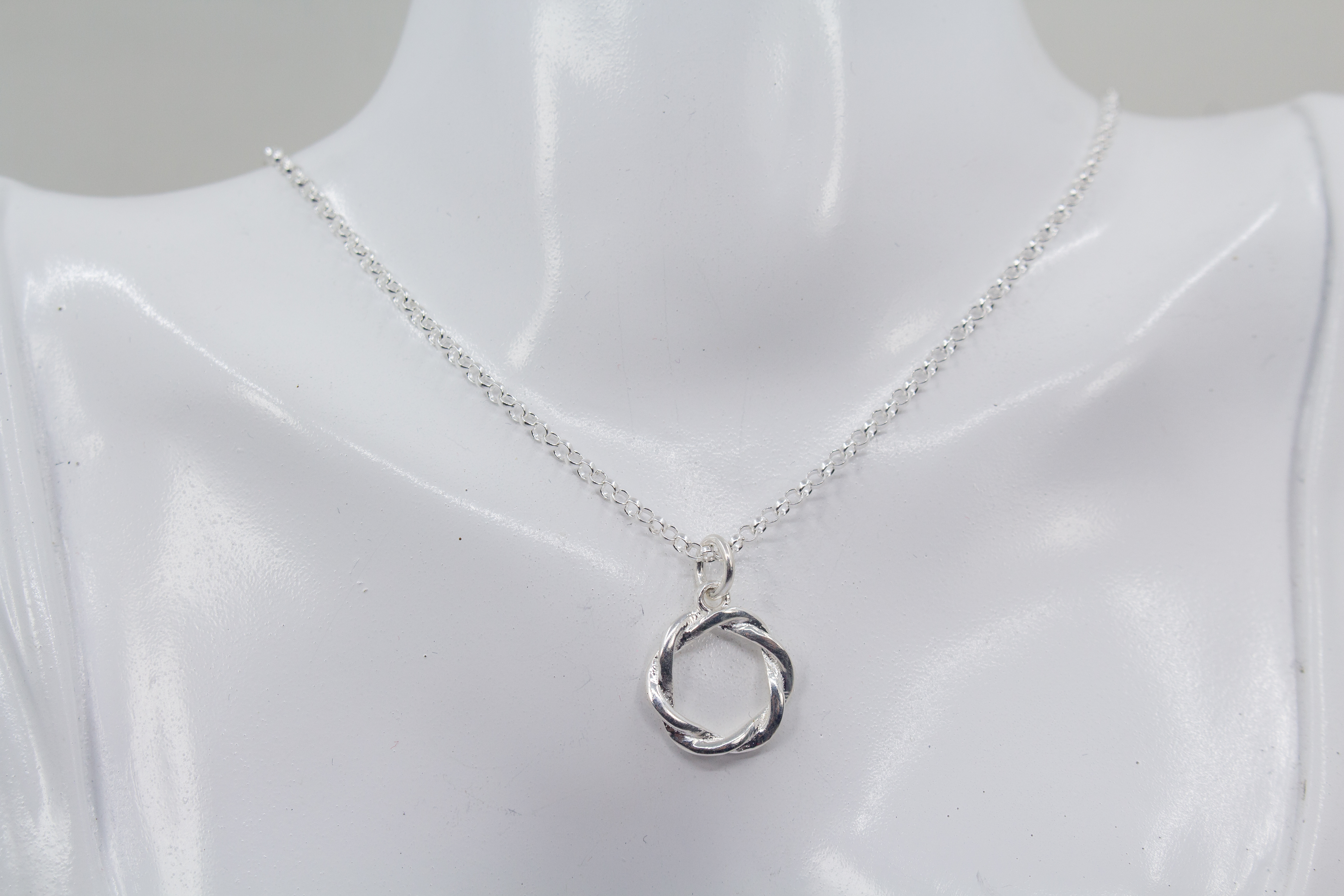 Silberkette mit rundem Anhänger online bestellen