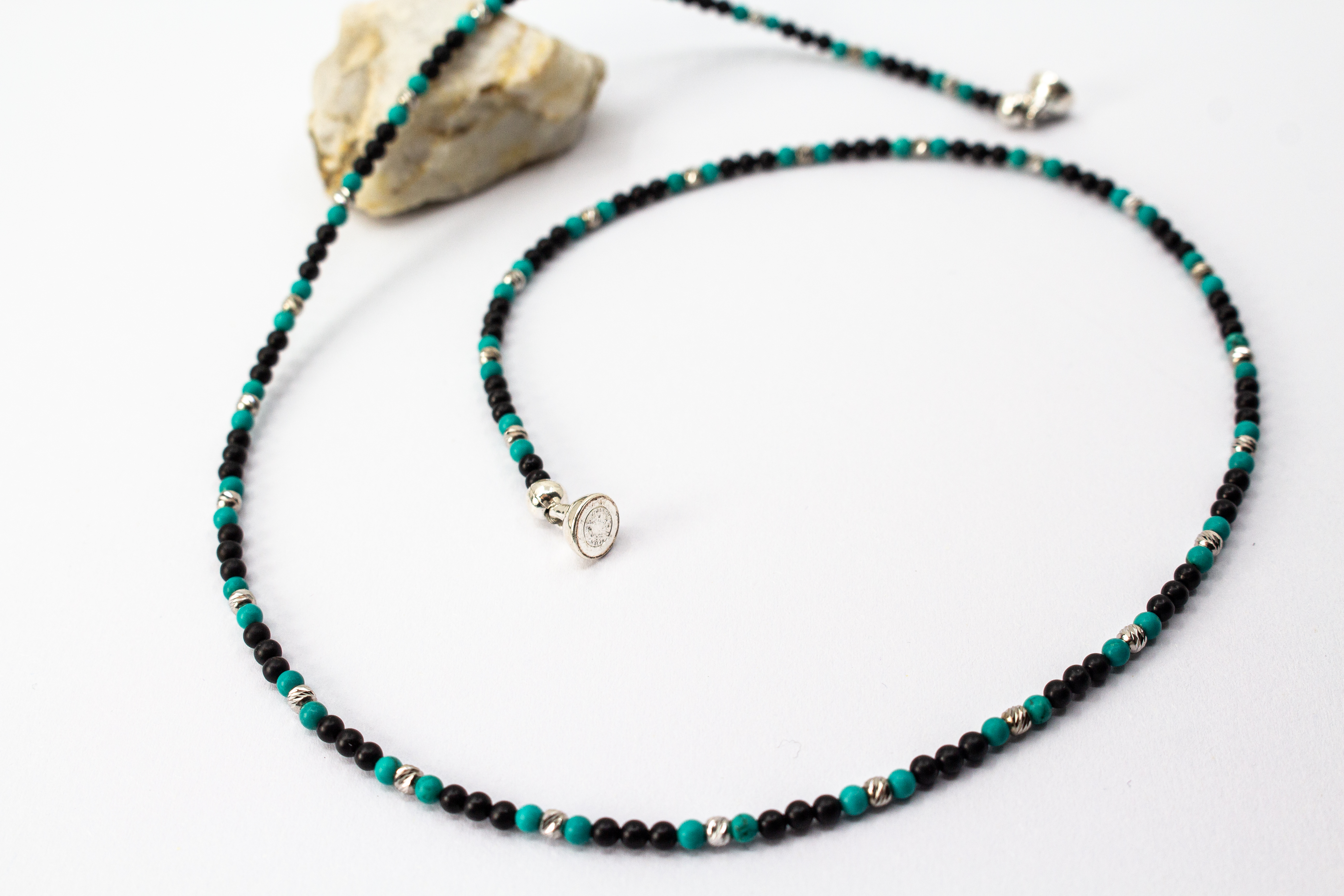 Edelsteinkette „Deep Horizon“ – Halskette aus Onyx, Türkis und rhodiniertem 925 Silber