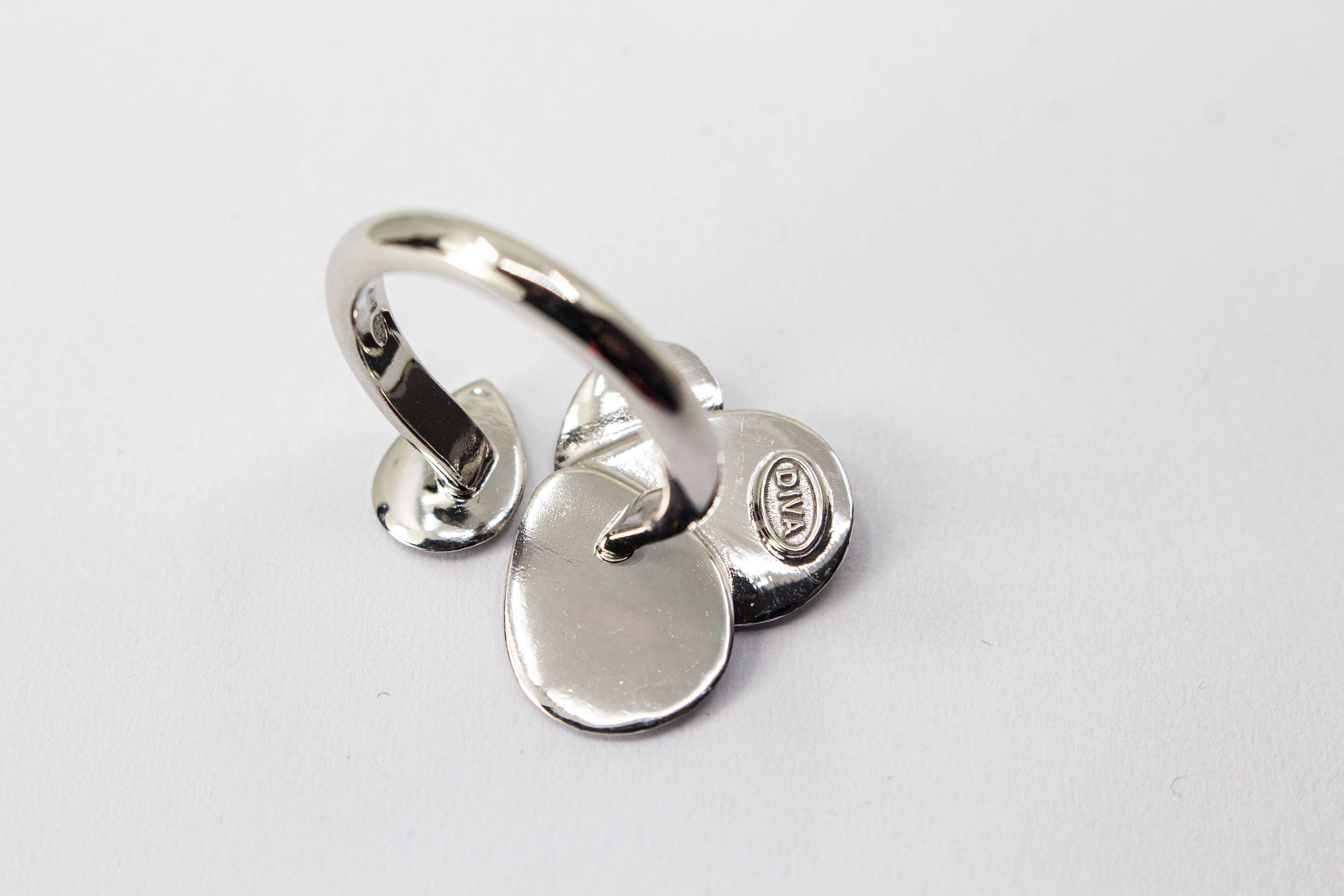 Diva Gioielli Ring Cosmic Drop aus rhodiniertem 925er Sterlingsilber, offener Design-Ring mit polierten und punktierten Elementen in Tropfenform