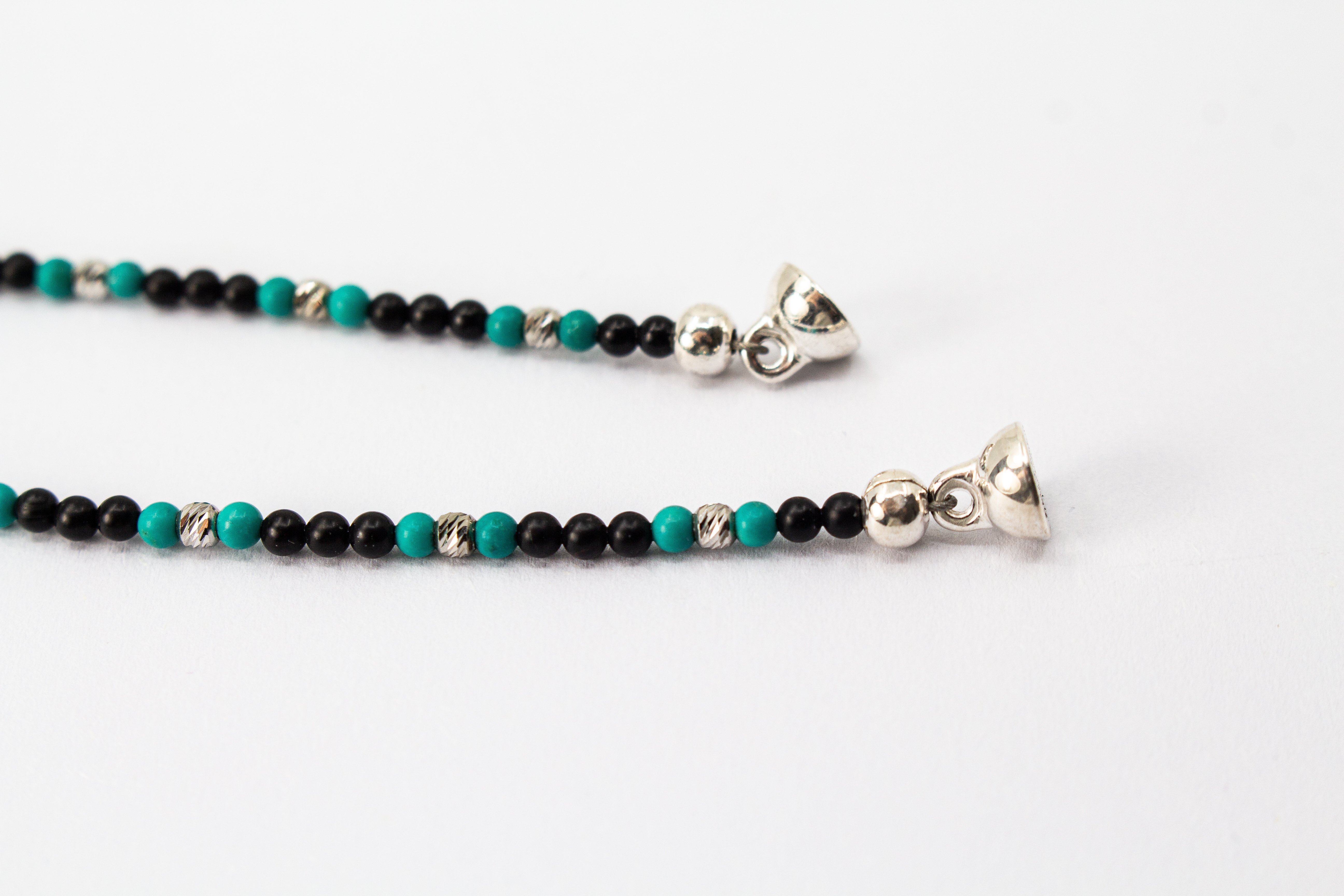 Edelsteinkette „Deep Horizon“ – Halskette aus Onyx, Türkis und rhodiniertem 925 Silber