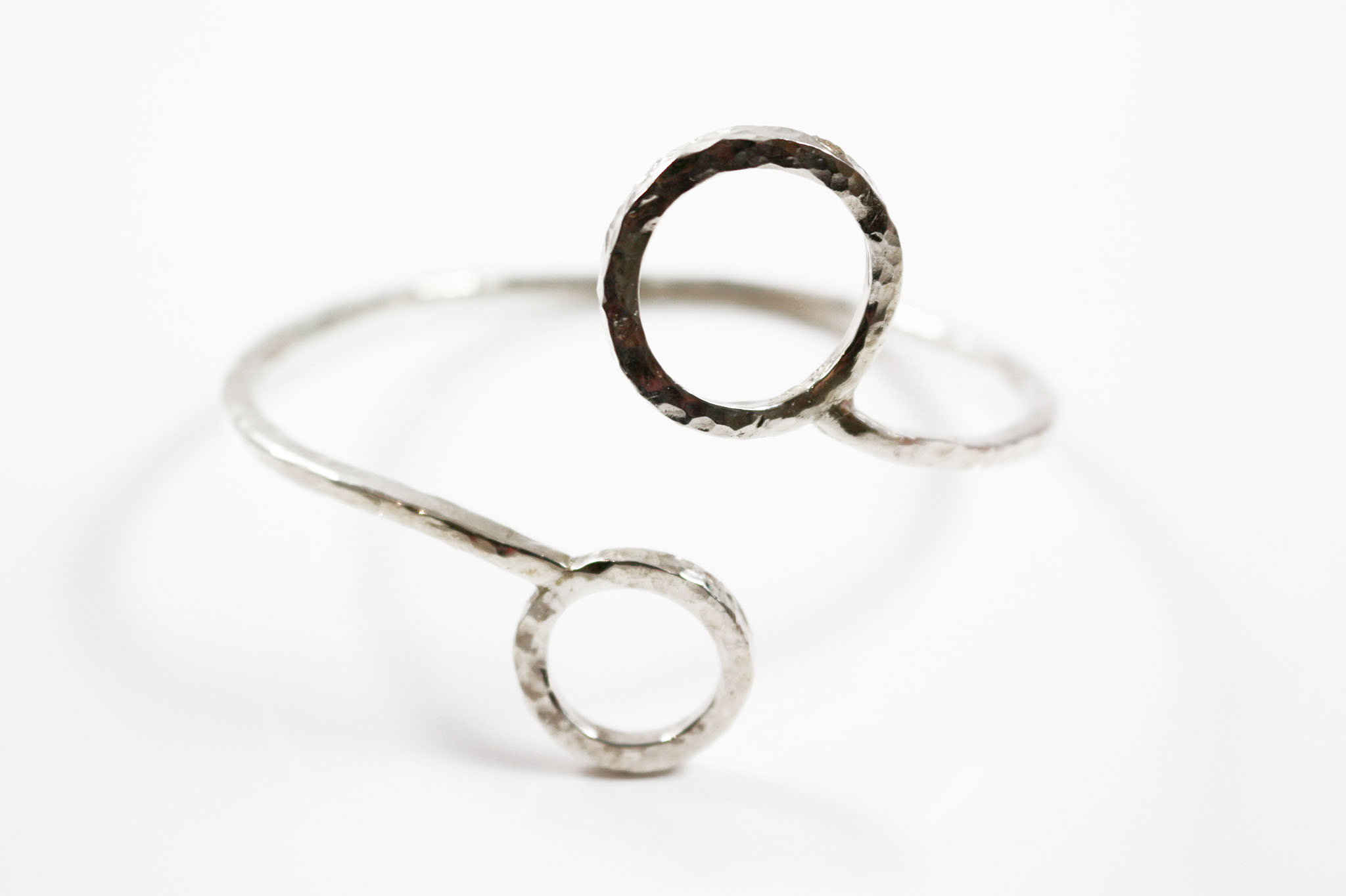 Schmuck-Simi-10-12-8926 Armreif Hammerschlag Kreise