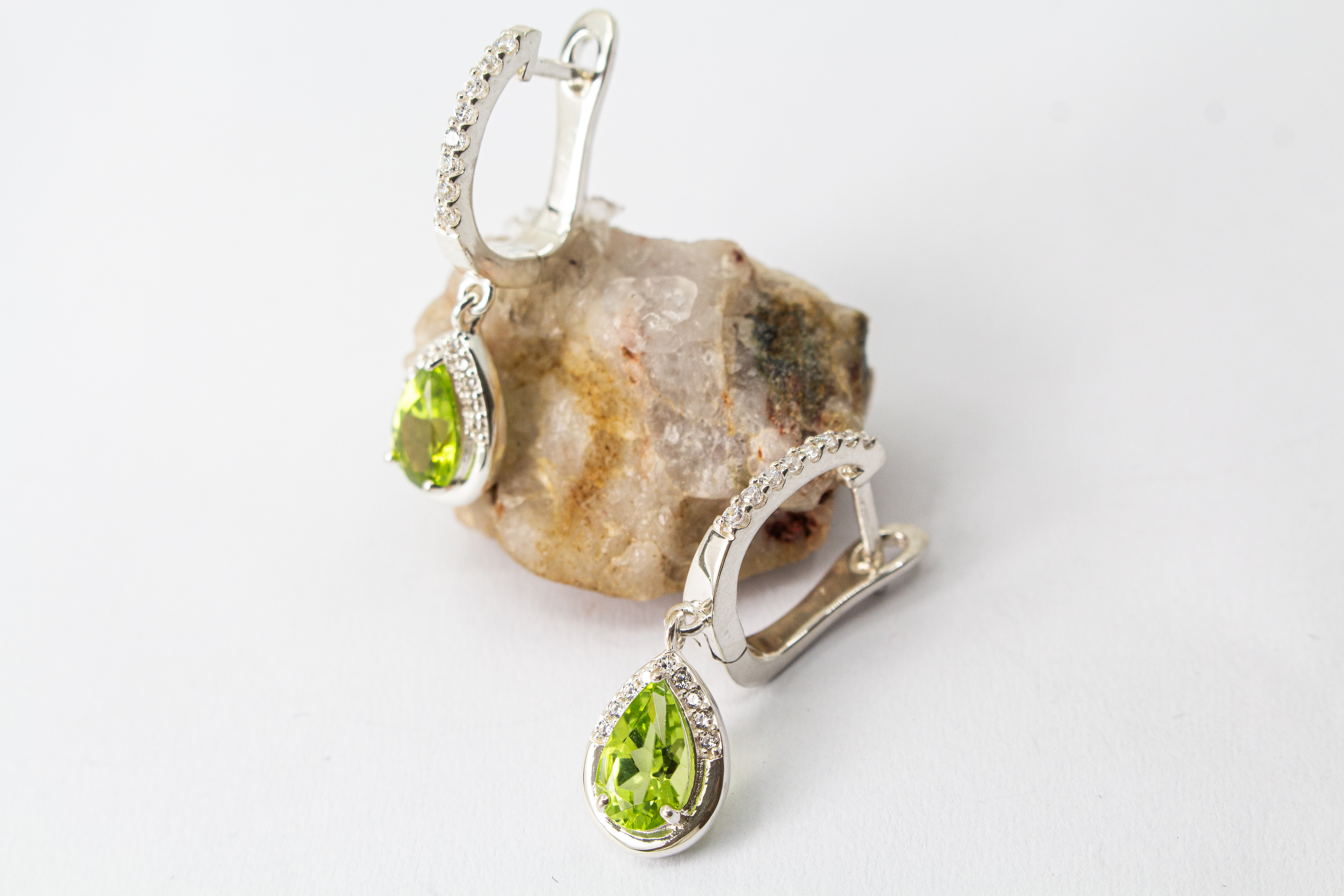 Ohrhänger "Frühlingserwachen" – Peridot-Tropfen in 925 Silber