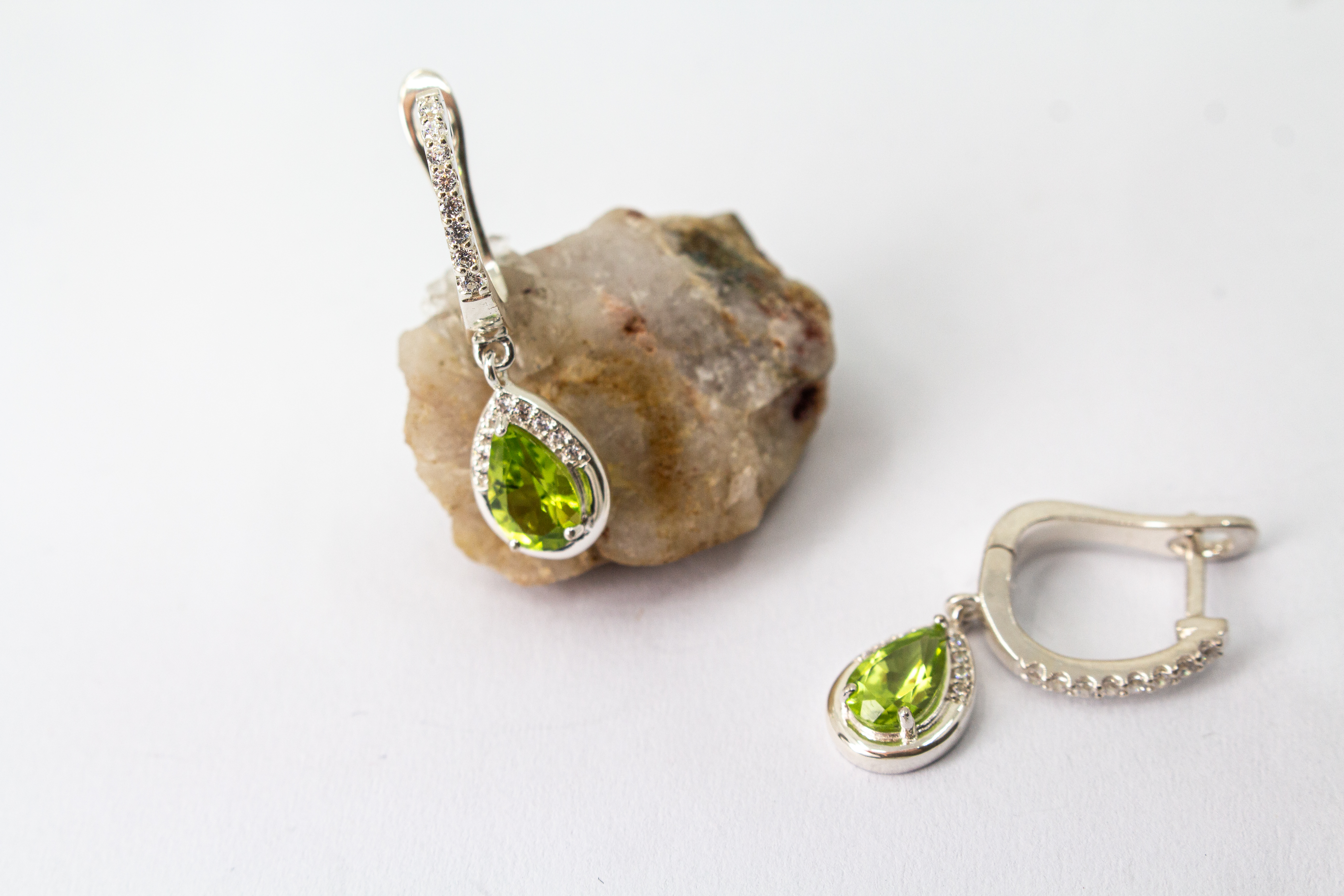 Ohrhänger "Frühlingserwachen" – Peridot-Tropfen in 925 Silber