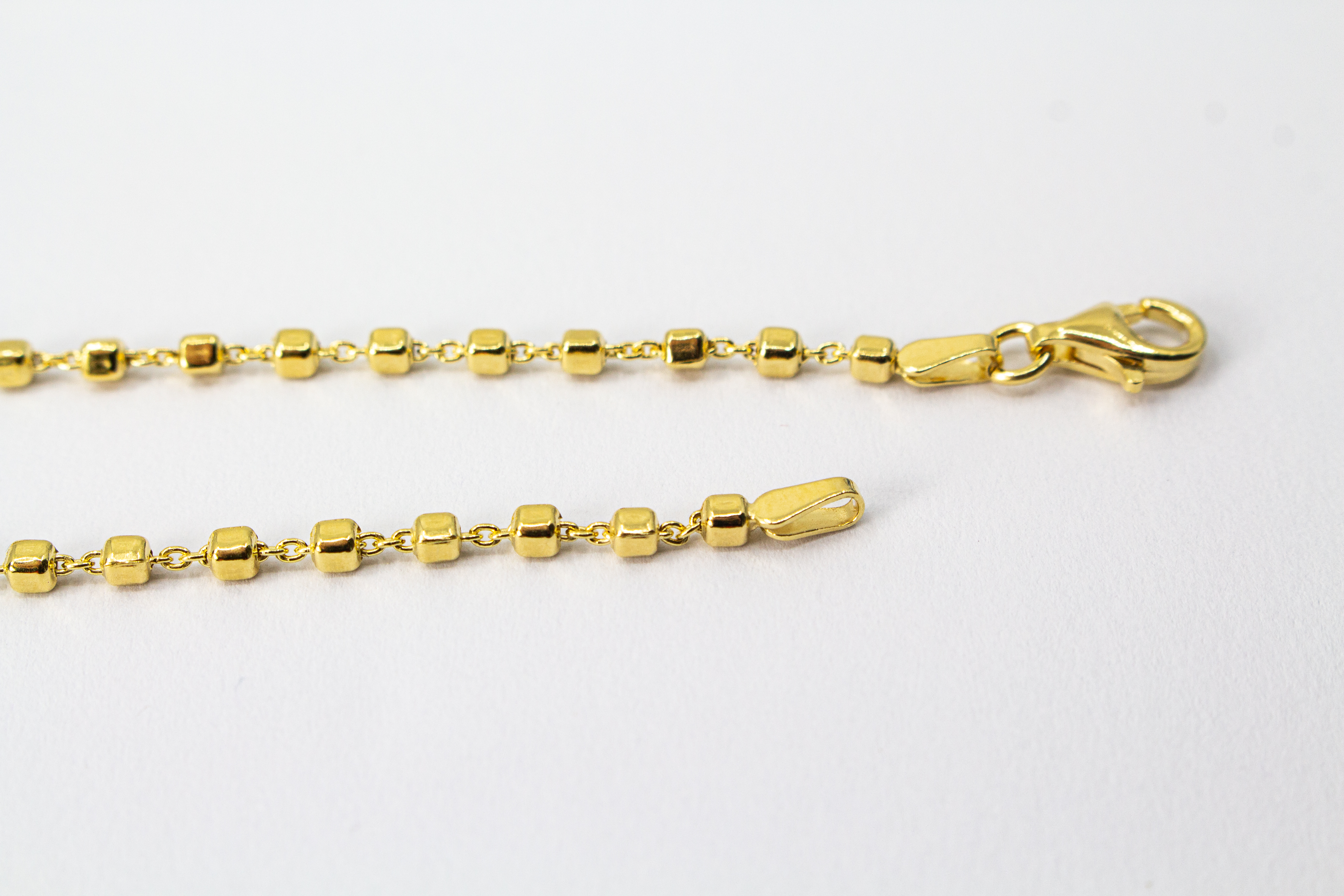 „Moderne Würfel-Halskette von der Goldschmiede Regina Kraus aus 20 Mikron vergoldetem 925er Sterlingsilber, Kategorie Ketten und Colliers.