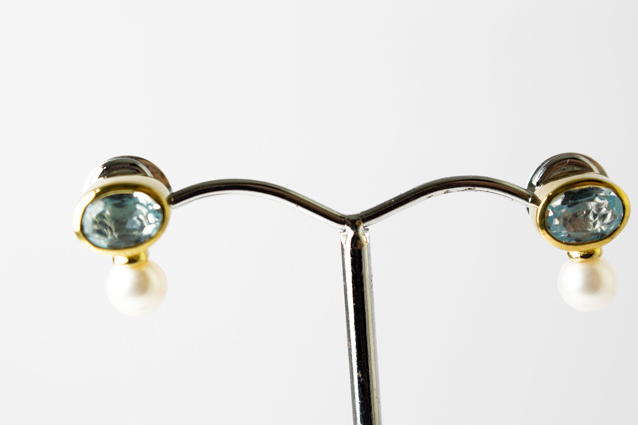 Ohrstecker Topas mit Süßwasserzuchtperle Ohrstecker Topas mit Süßwasserzuchtperle