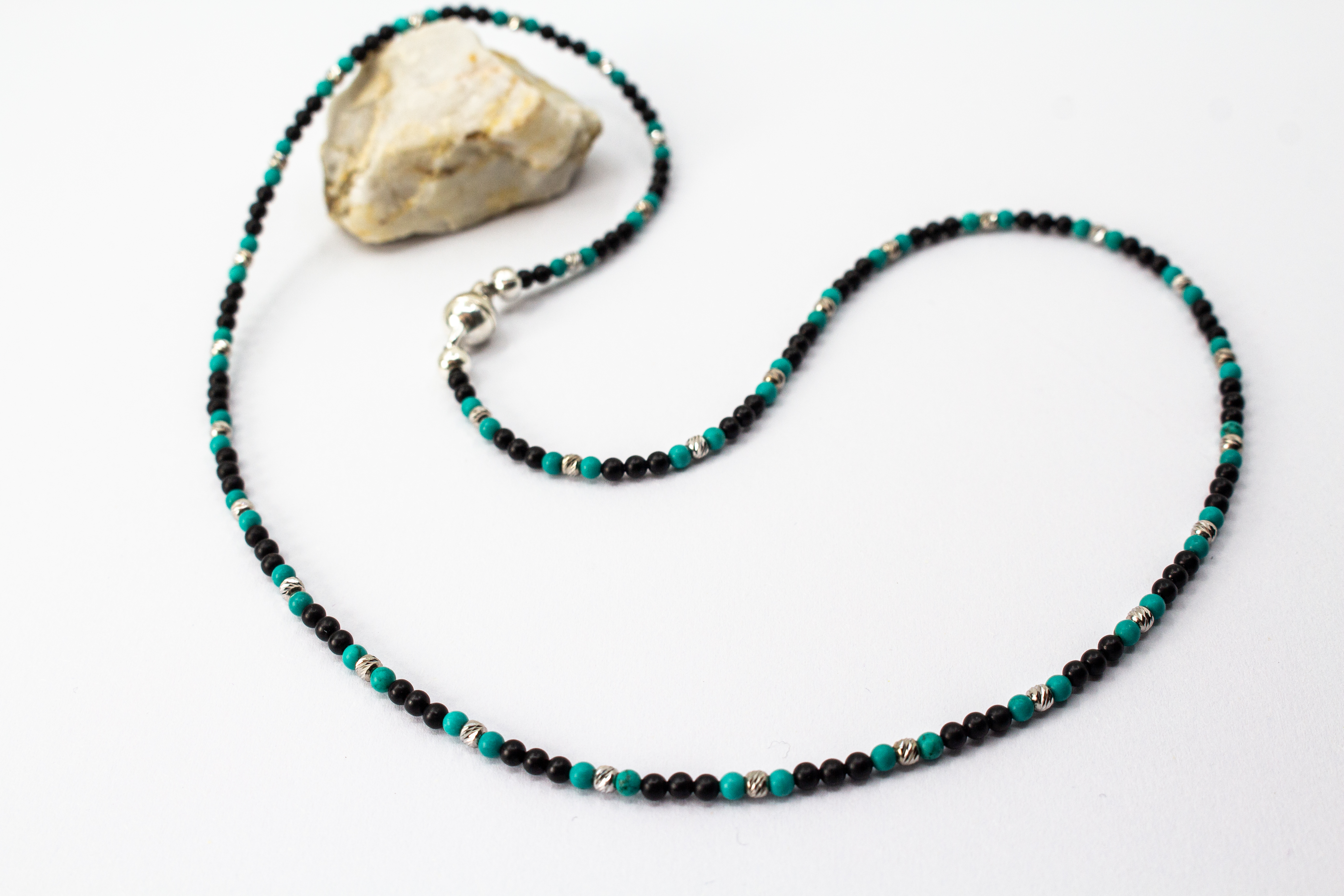 Edelsteinkette „Deep Horizon“ – Halskette aus Onyx, Türkis und rhodiniertem 925 Silber