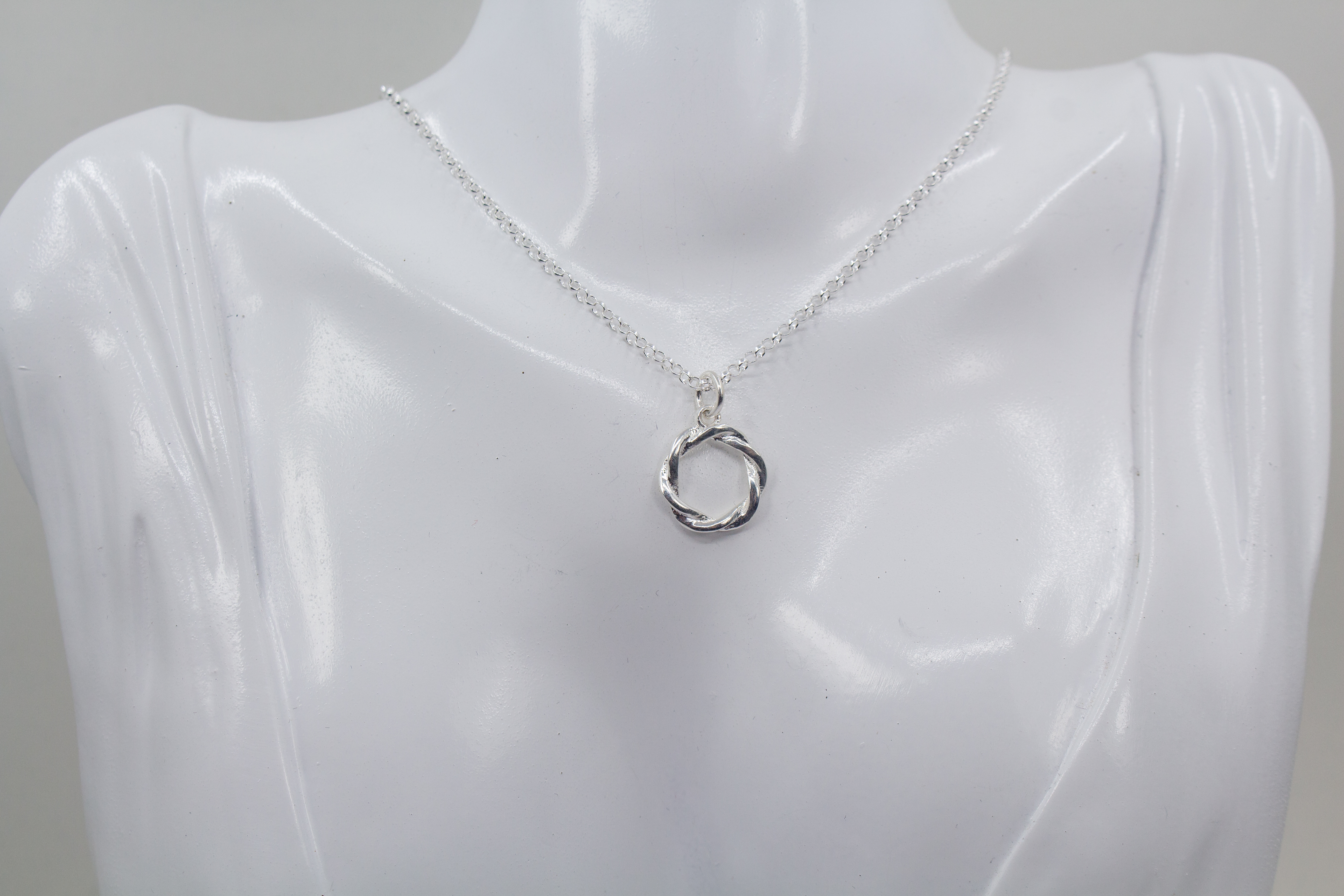 Silberkette mit rundem Anhänger online bestellen