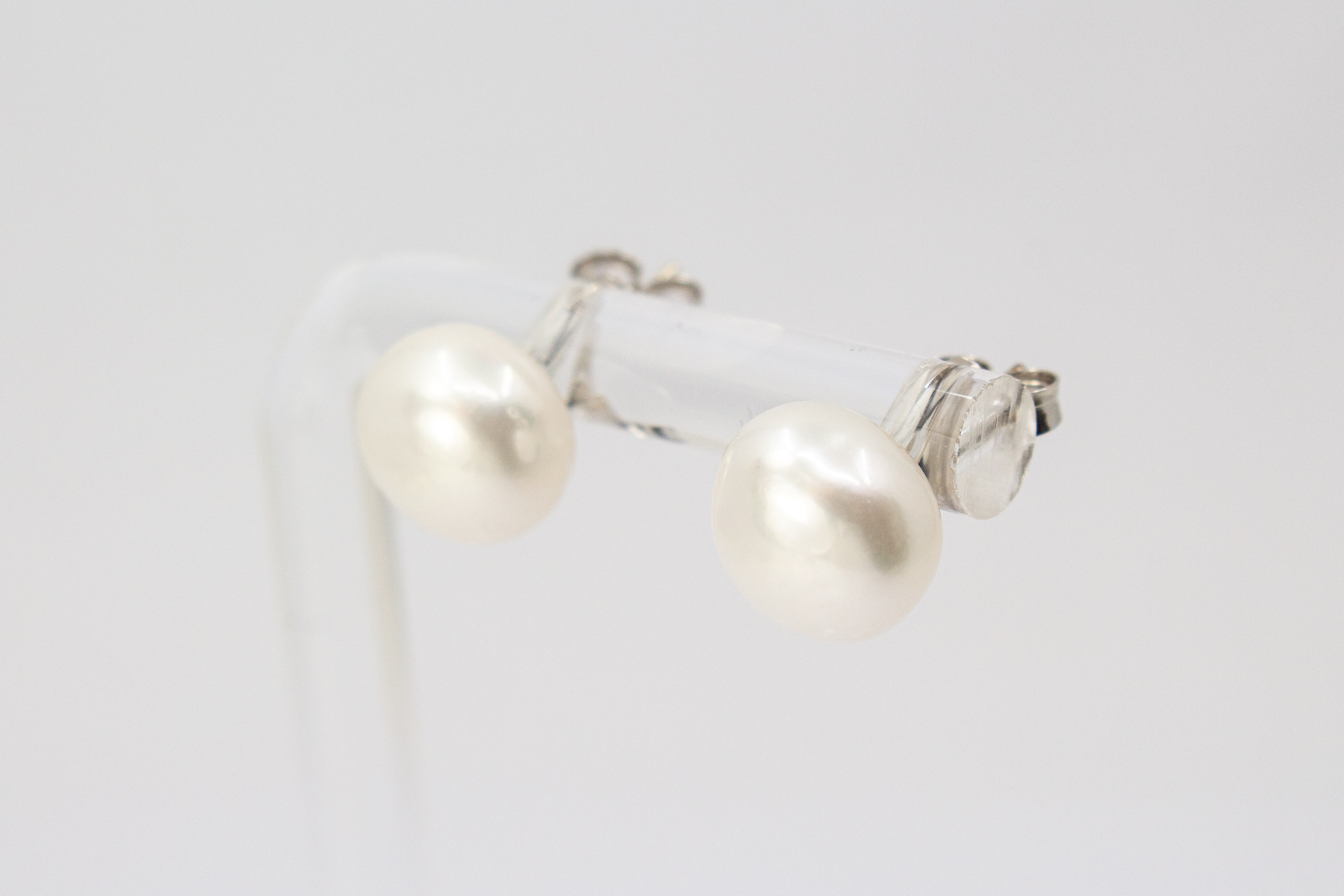 Klassische Perlenohrstecker aus 925 Sterling Silber mit echten, weißen Süßwasserzuchtperlen