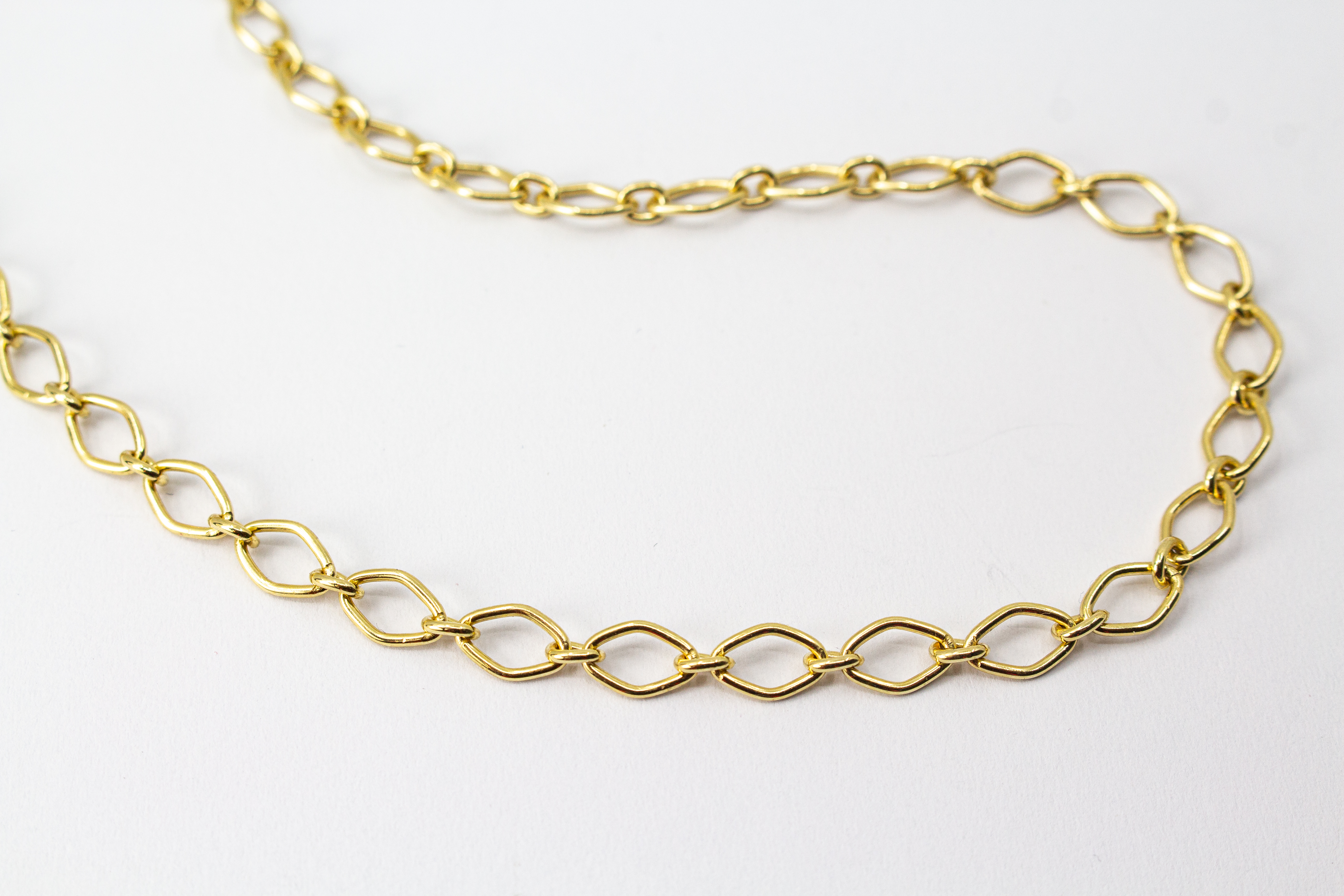 Klassische Gliederkette der Goldschmiede Regina Kraus aus 925er Sterlingsilber mit einer besonders langlebigen 20 Mikron Goldauflage und sicherem Karabinerverschluss.
