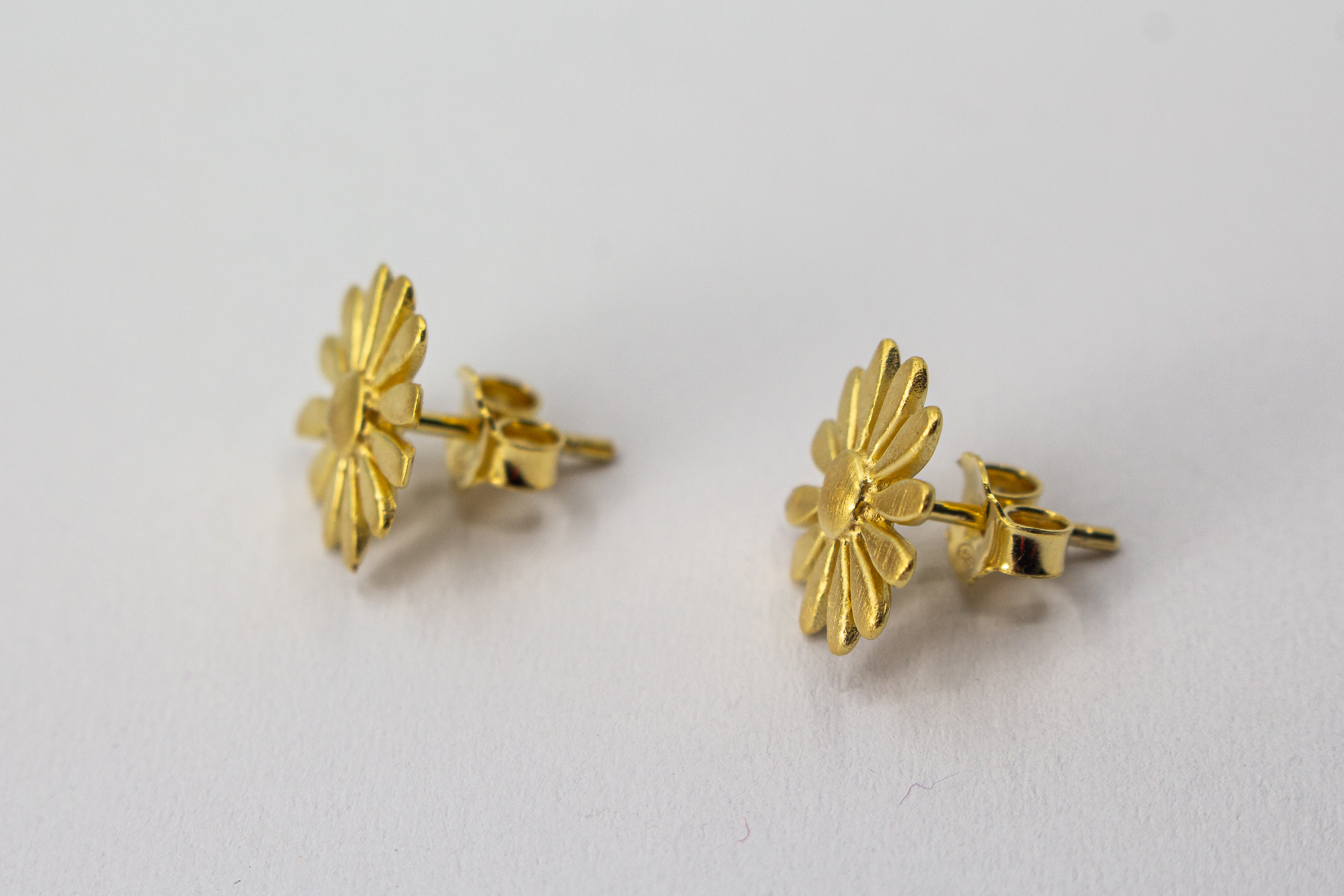 Blumenohrstecker vergoldet online kaufen