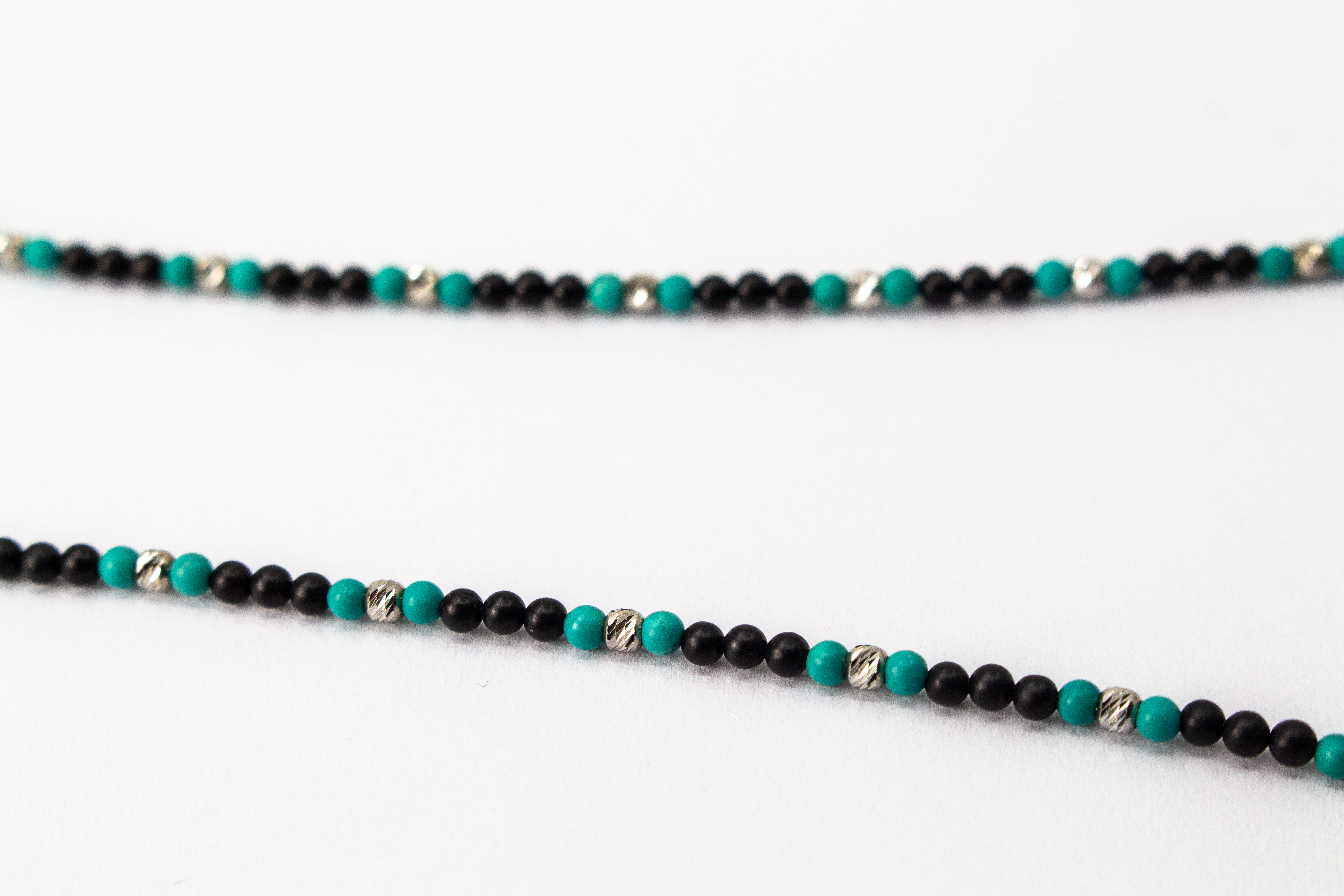 Edelsteinkette „Deep Horizon“ – Halskette aus Onyx, Türkis und rhodiniertem 925 Silber