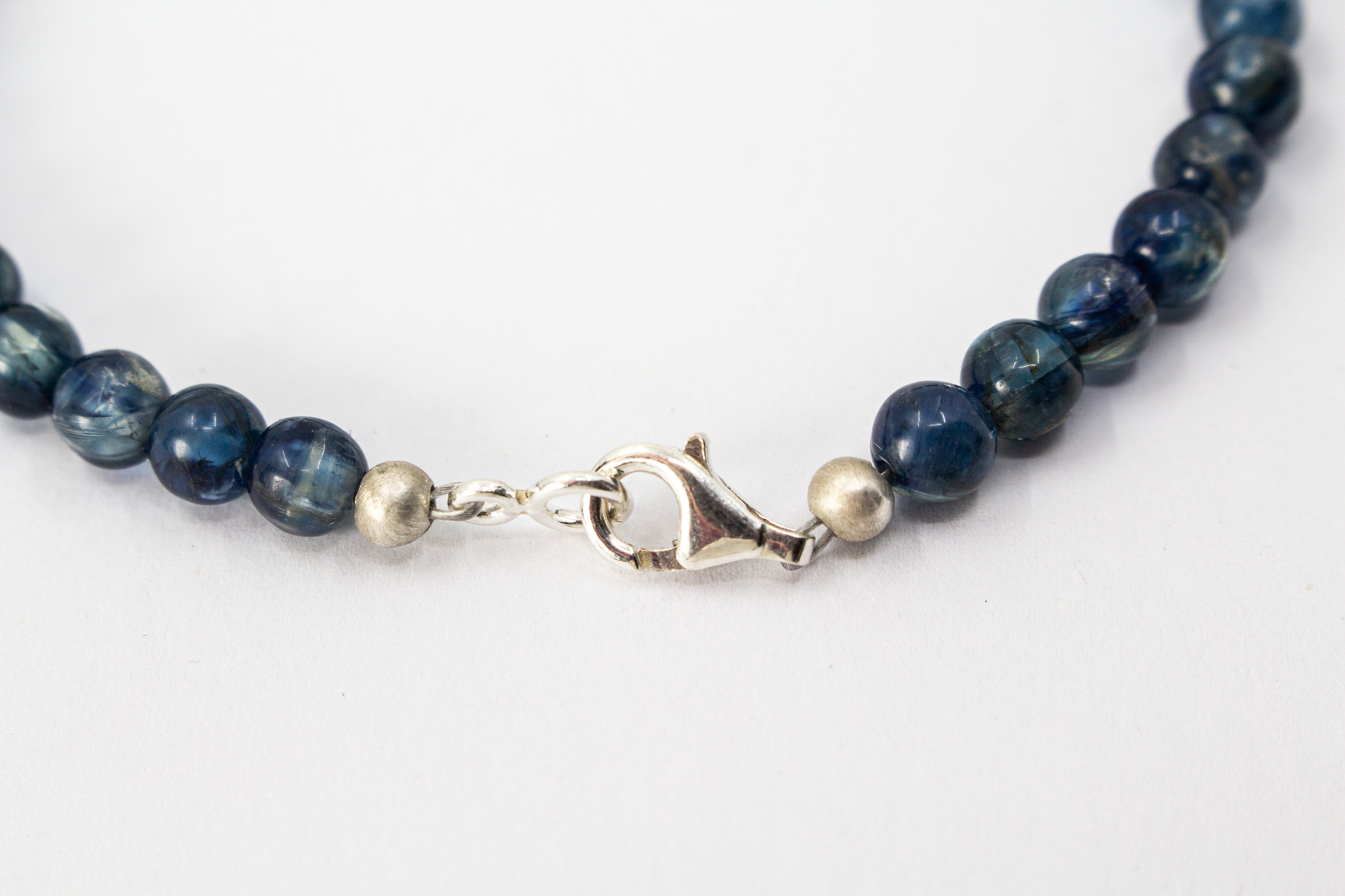 Herrenarmband „Ozeantief“ aus Kyanit & 925 Sterlingsilber