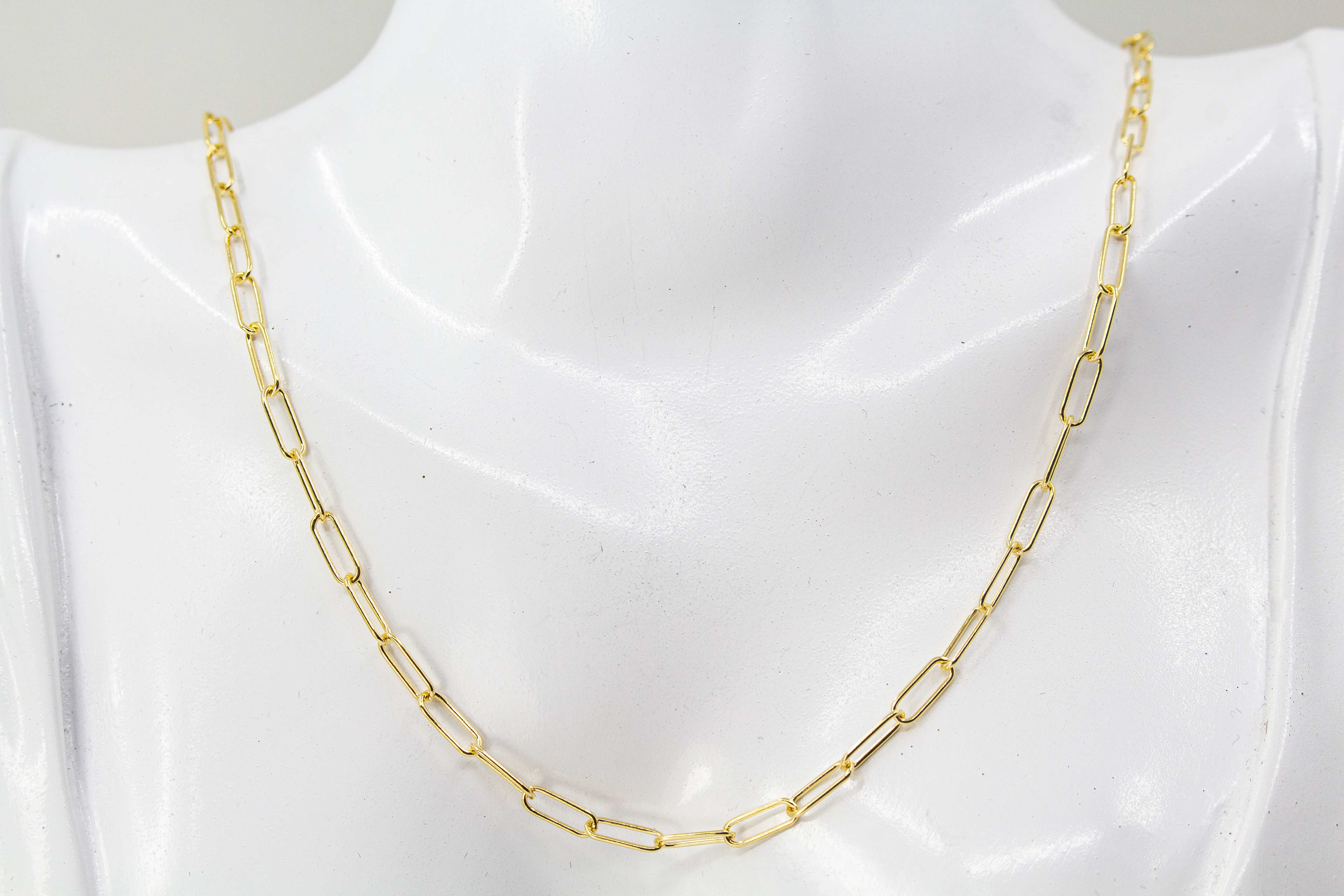 Elegante Paperclip-Halskette von der Goldschmiede Regina Kraus aus 20 Mikron vergoldetem 925er Sterlingsilber, Kategorie Ketten und Colliers.