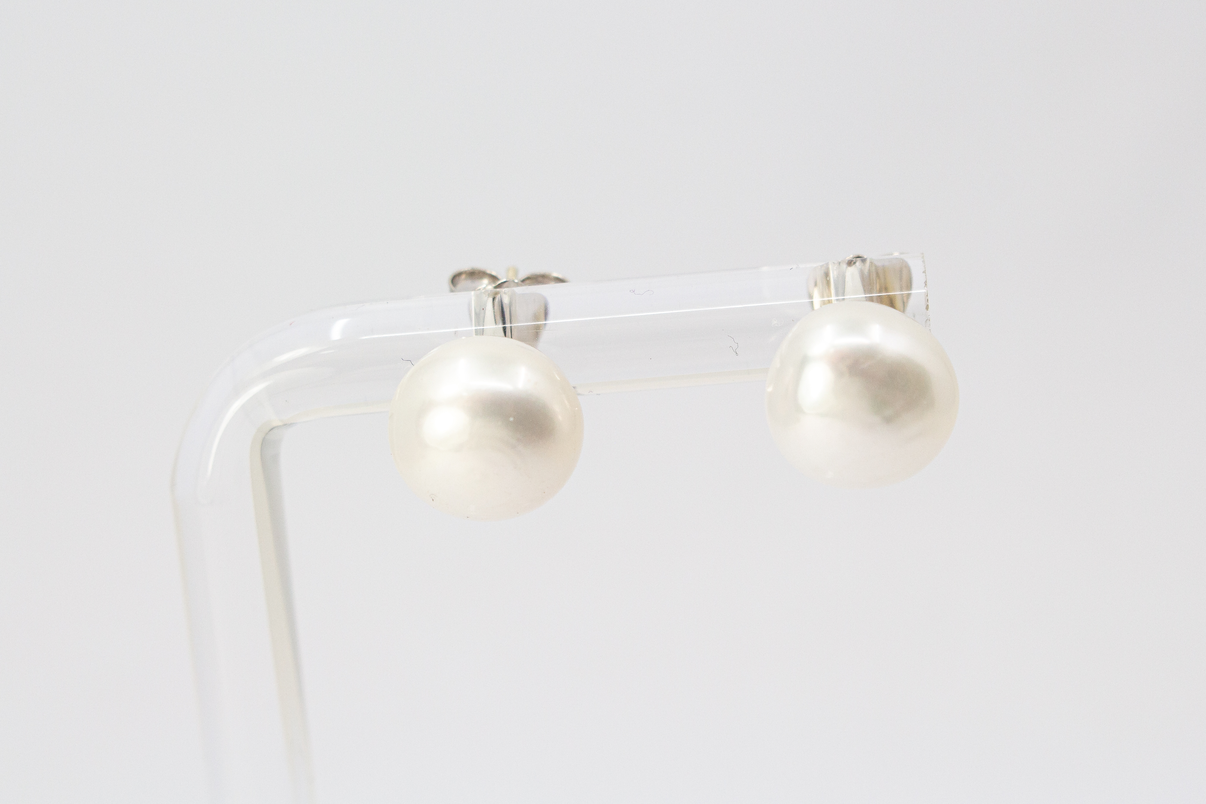 Klassische Perlenohrstecker aus 925 Sterling Silber mit echten, weißen Süßwasserzuchtperlen
