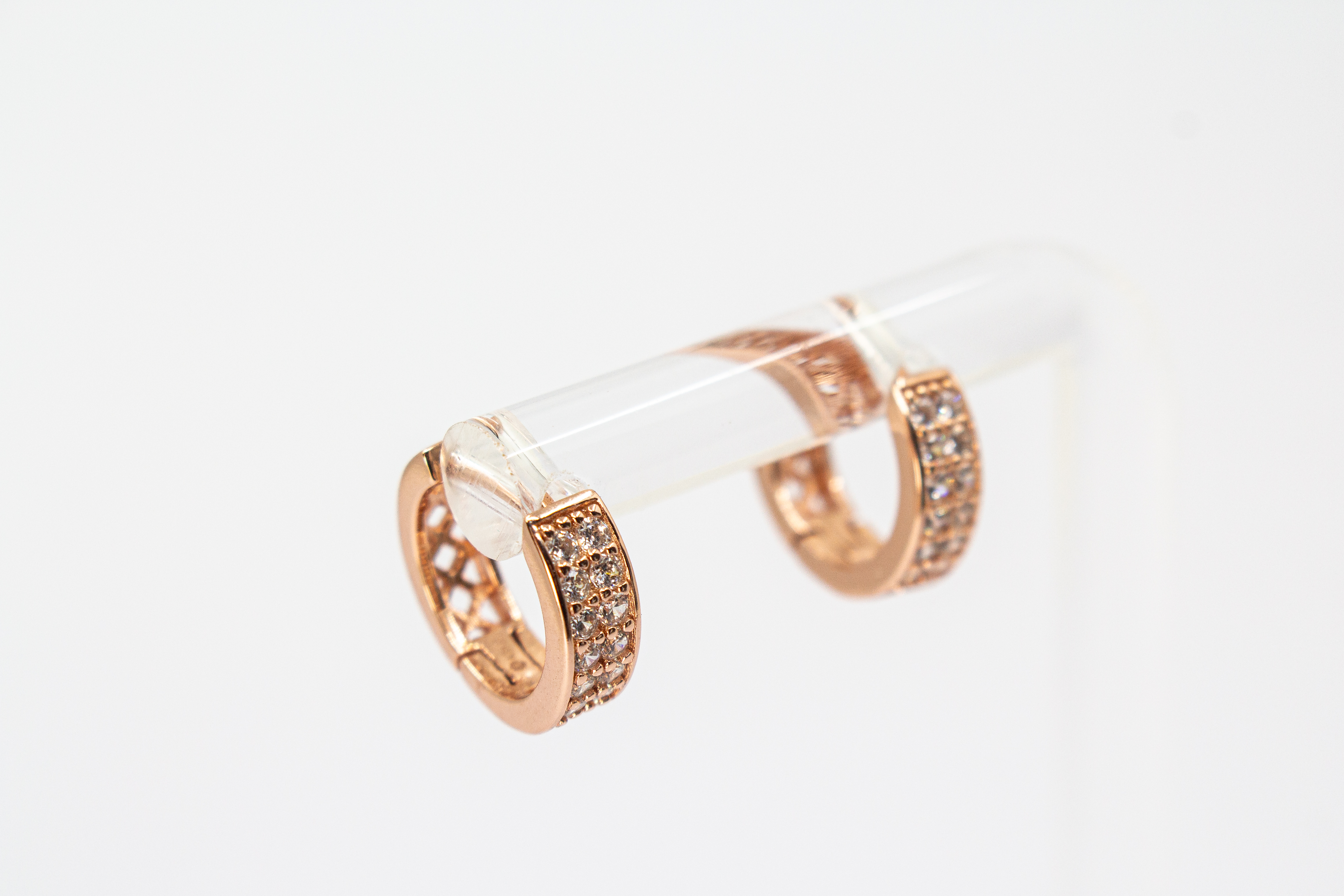 „Gilded Rose“ Creolen – Edles Roségold trifft auf funkelnde Zirkonia